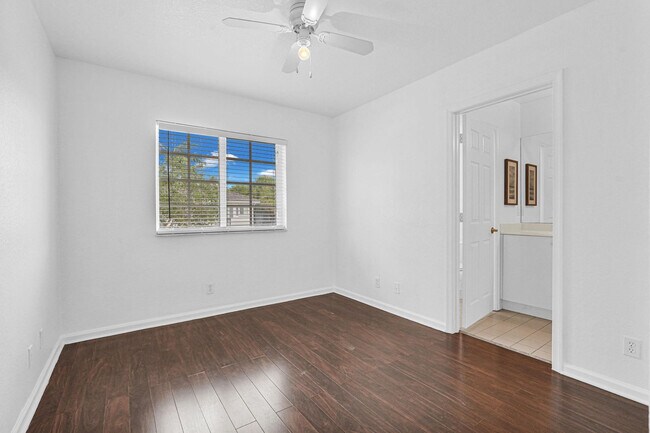 Building Photo - 1427 NW 34th Way