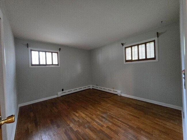 Building Photo - 721 N Carroll Ave