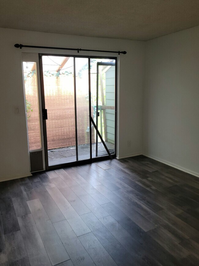 Building Photo - 318 S 174th Pl