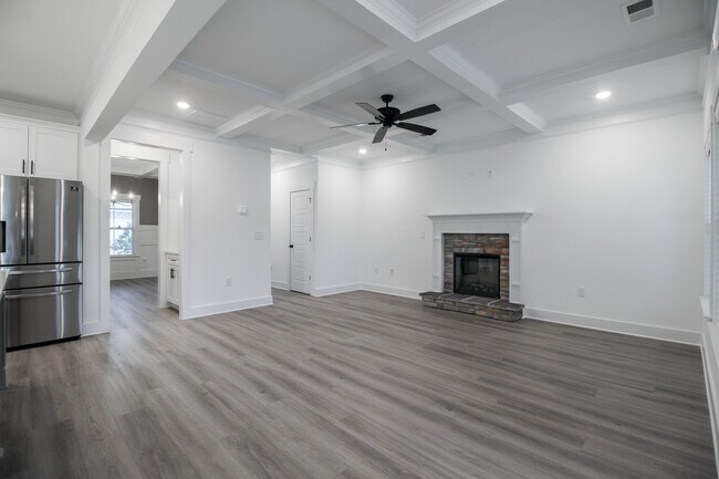 Building Photo - 2036 Warbler Dr