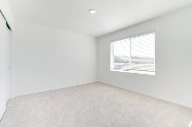 Building Photo - 6130 Crestner Dr SW
