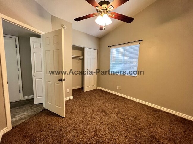 Building Photo - Remodeled Townhome