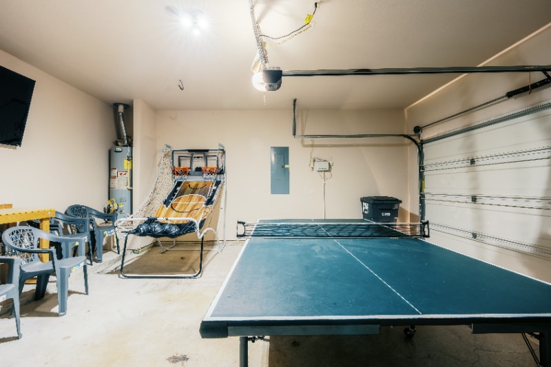 Building Photo - 728 Chatsworth Dr