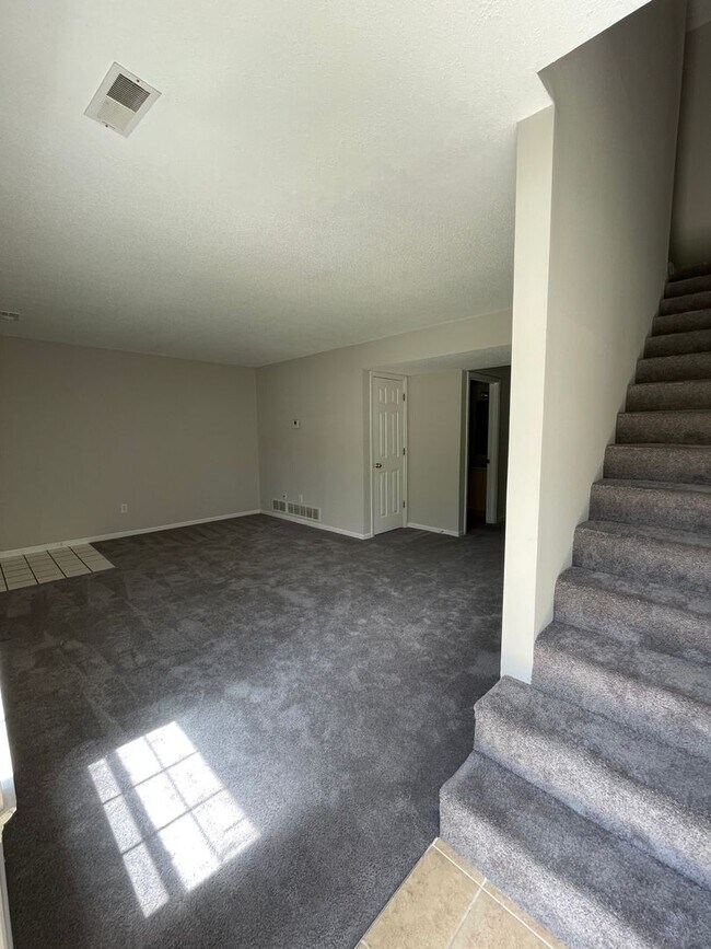 Building Photo - 2304-2306-2306 E Parks Edge Pl