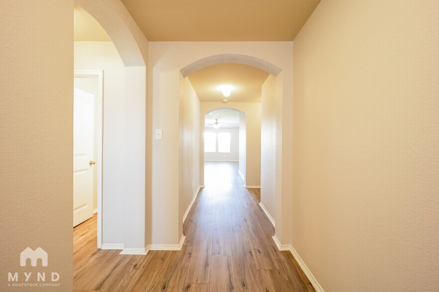 Building Photo - 1815 Arbordale Way
