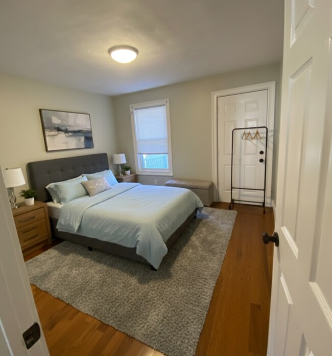 Building Photo - 12 Chel