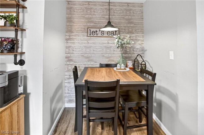 Building Photo - 10903 Parkhurst Dr