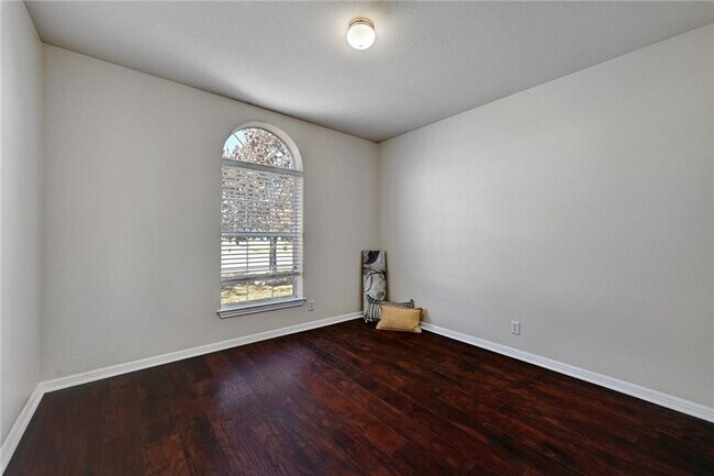 Building Photo - 317 McCoy Ln