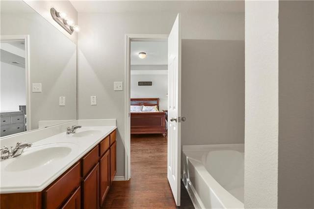 Building Photo - 807 Windflower Dr