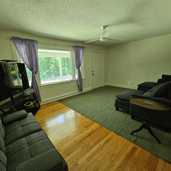 Building Photo - 548 Greenway Dr