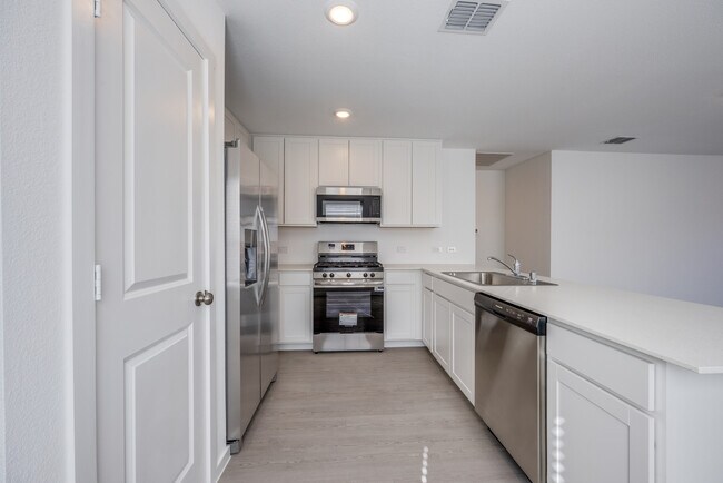 Building Photo - 3925 Pontchartrain Pkwy