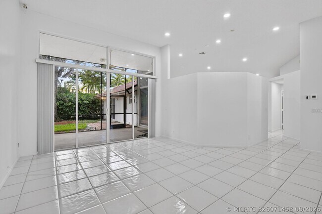 Building Photo - 924 Spoonbill Cir