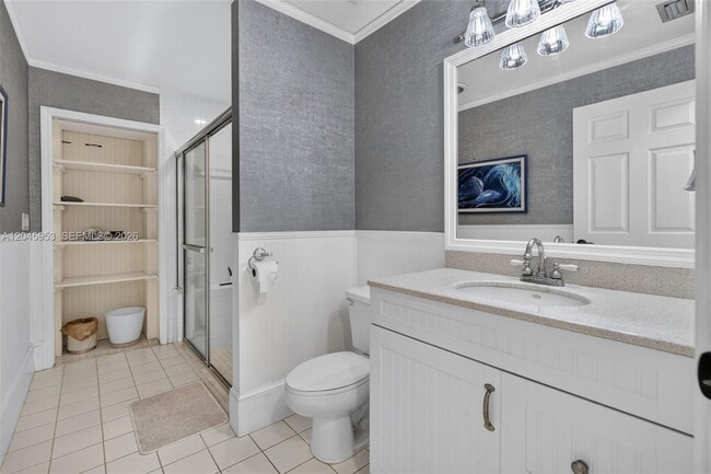 Building Photo - 542 N Cypress Dr