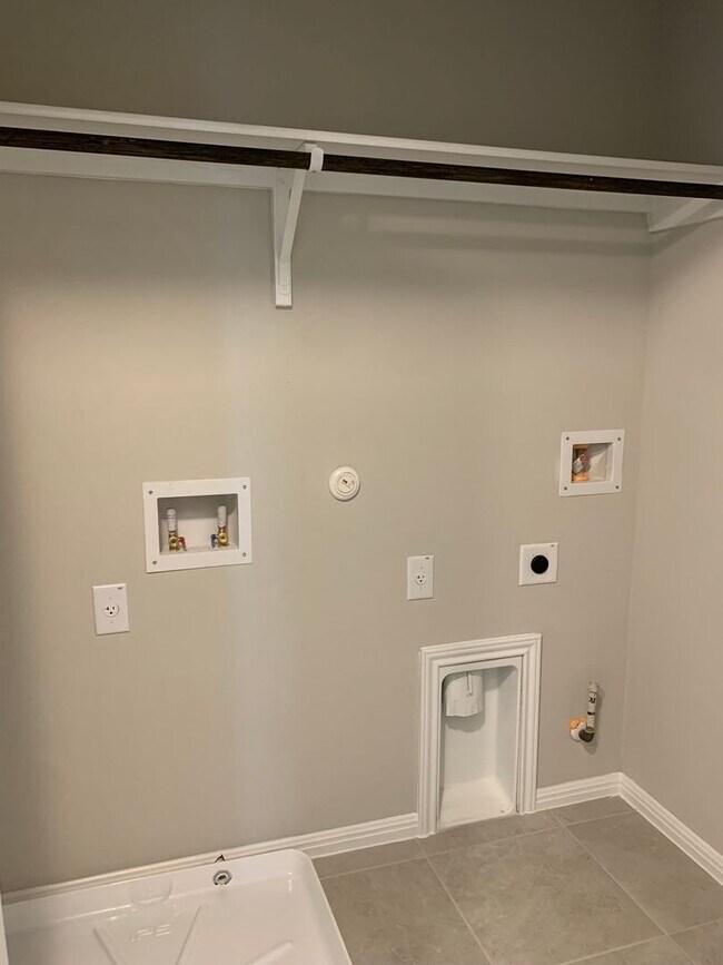 Building Photo - 4-bedroom Home in Vistas of Austin Communi...