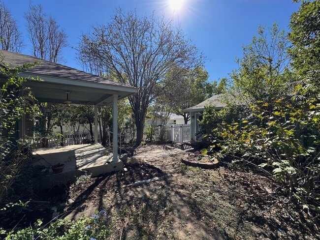 Building Photo - 5733 Hartson