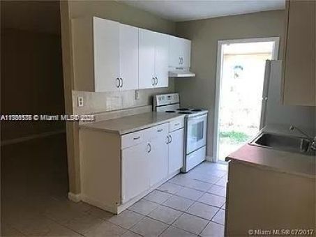 Primary Photo - 624 SW 16th Ave