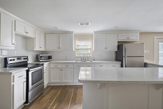 Building Photo - 412 Stowell St