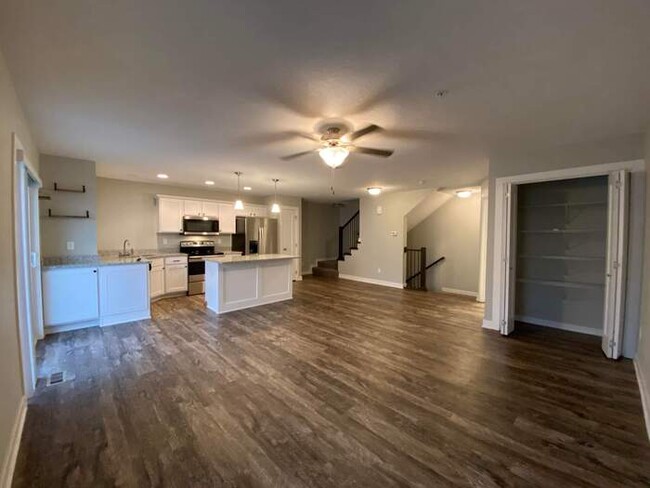 Building Photo - 203 Burr Oak Ct