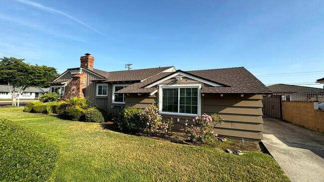Building Photo - Rustic Spacious Home with Large Yard Boasting Timeless Character – 3 Bed, 2.5 Bath