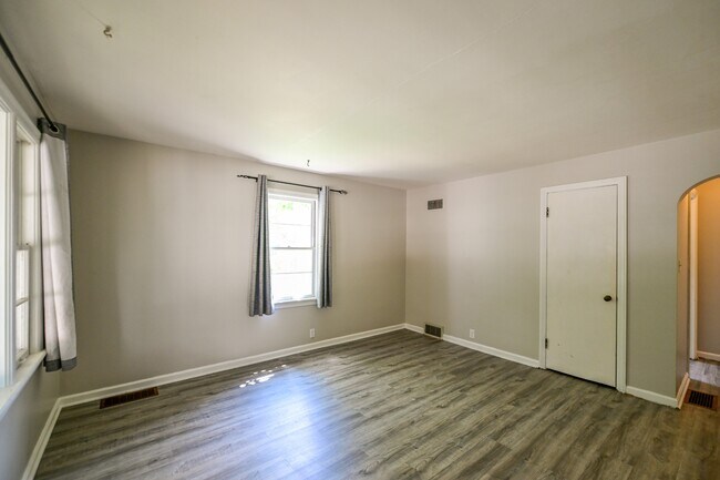 Building Photo - 8 Clarke St