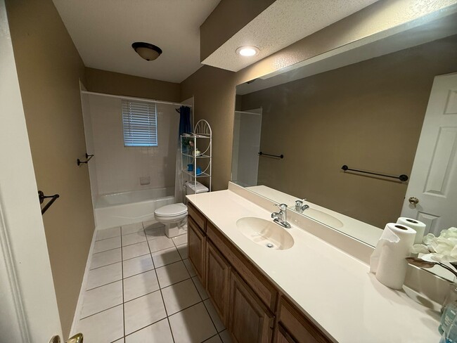 Building Photo - 5168 Femmer Ct