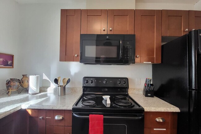 Building Photo - 322 N 13th Pl