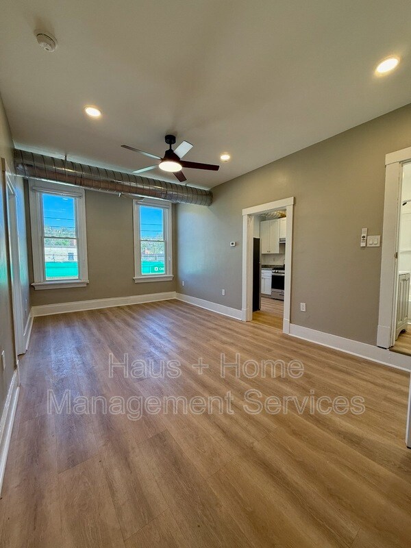 Building Photo - 906 Penn Ave