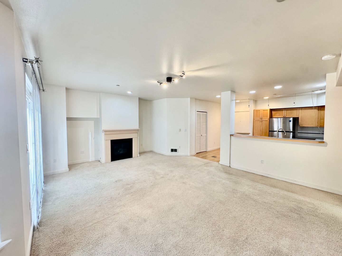 Building Photo - One Parking Spot Free! (FREE RENT until end of the year)