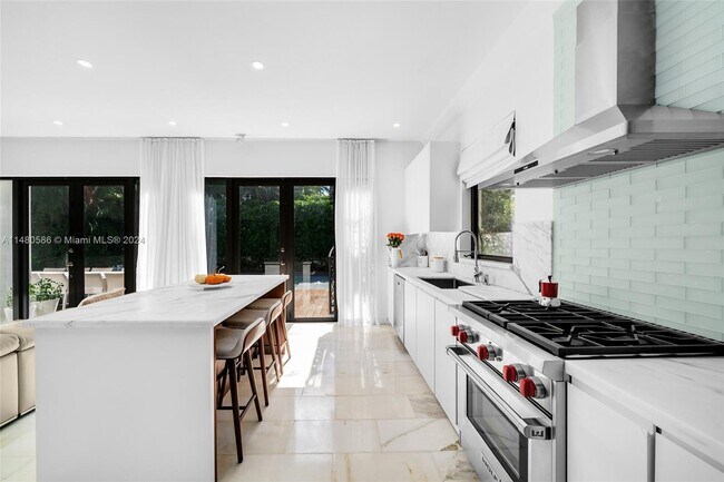 Building Photo - 110 3rd San Marino Terrace