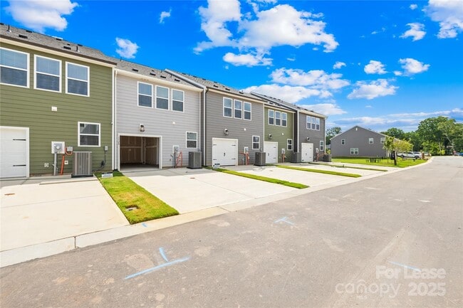 Building Photo - 1528 Cedar Tree Dr