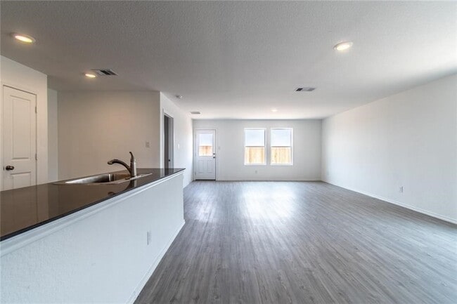 Building Photo - 2302 Medusa Dr