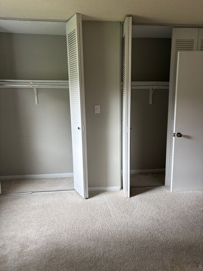 Building Photo - REMODELED NW RALEIGH 3 BEDROOM CONDO IN MARTINIQUE--SWIMMING POOL- UPDATED PRIMARY BATHROOM