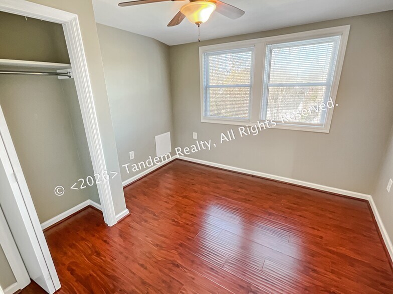 Building Photo - 2228 Ashwood Ave