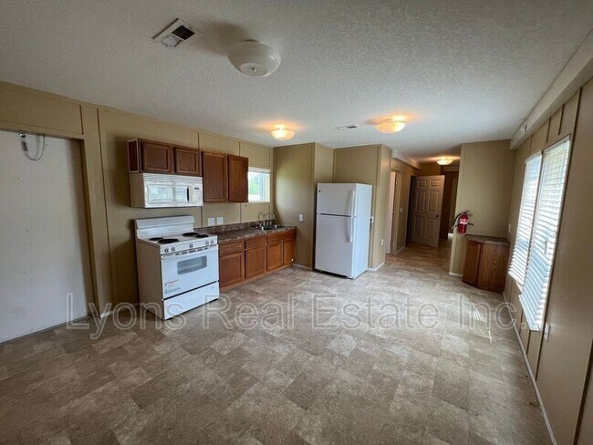 Building Photo - 8086 Heck Dr