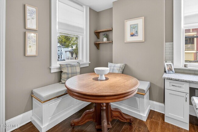 Building Photo - 194 Grand Ave