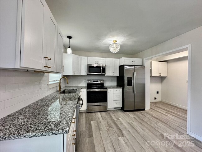 Building Photo - 811 Kennedy St