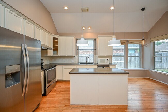 Building Photo - 12915 Fern Mill Ct