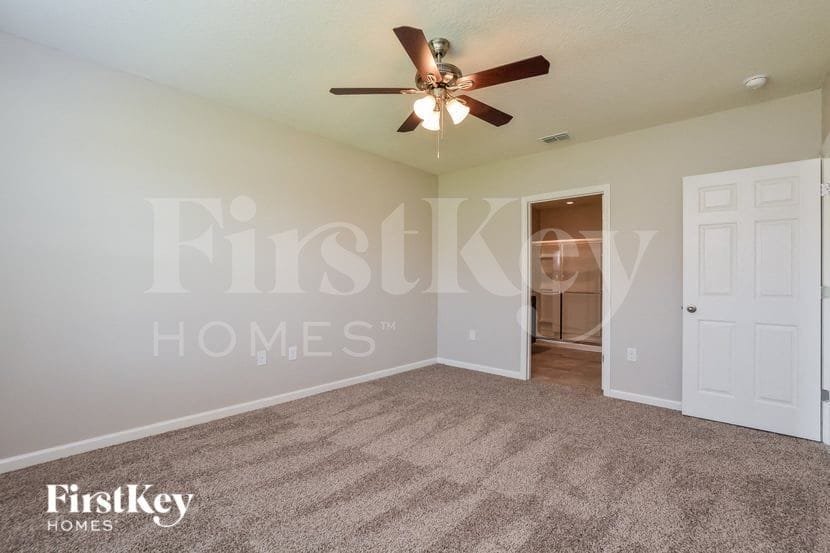Building Photo - 545 Sorrento Dr