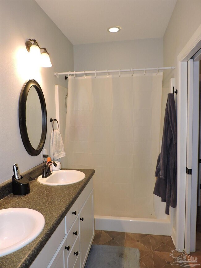 Building Photo - 1531 N 12th Ave