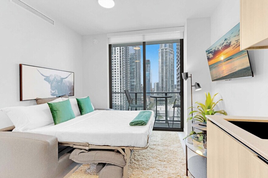 Building Photo - 501 NE 1st Ave