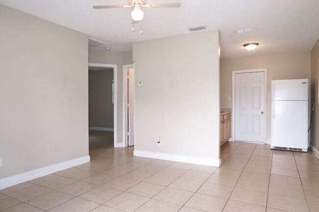 Building Photo - Move in ready 2/1 house for rent in West T...