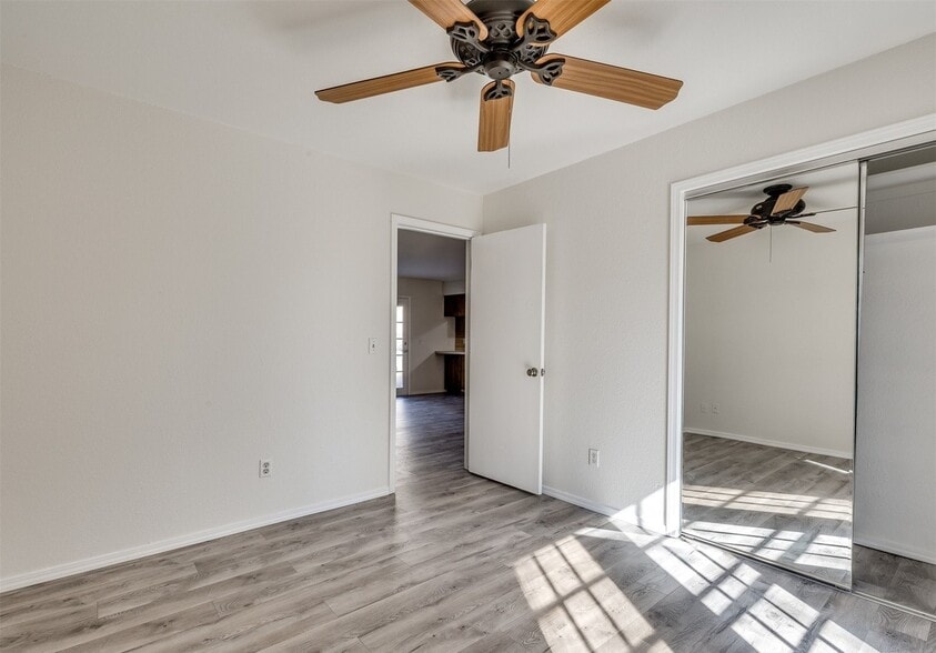 Building Photo - 2605 W Washington Cir
