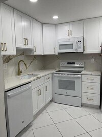 Building Photo - 930 Normandy Trail