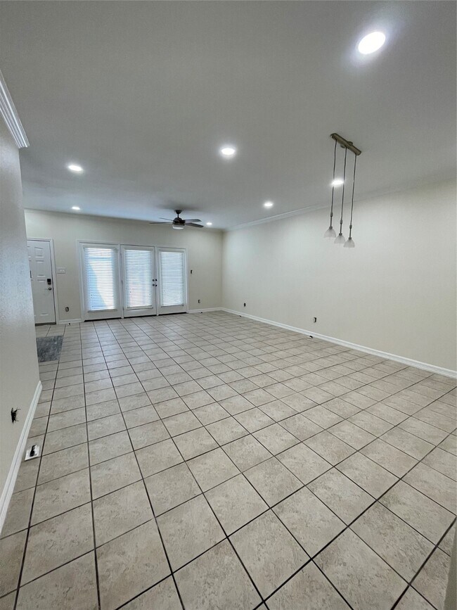 Building Photo - 640 Wilcrest Dr