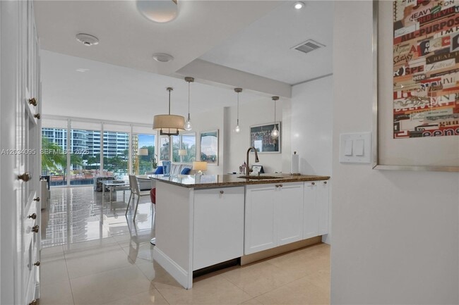 Building Photo - 10275 Collins Ave