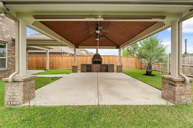Building Photo - 25935 Foxrun Vista Dr