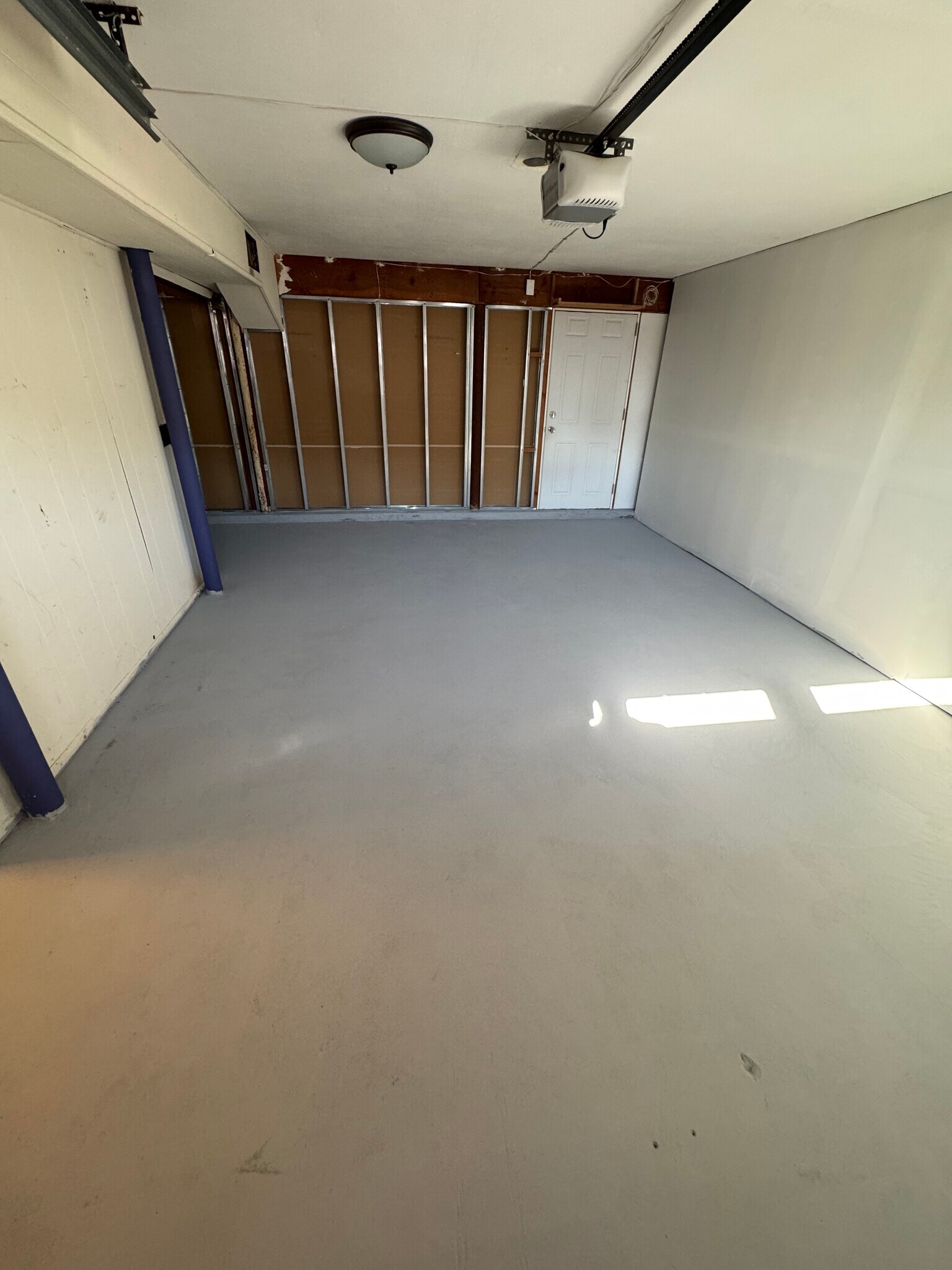 Garage with direct entry to your home - 40 Glaser Ave