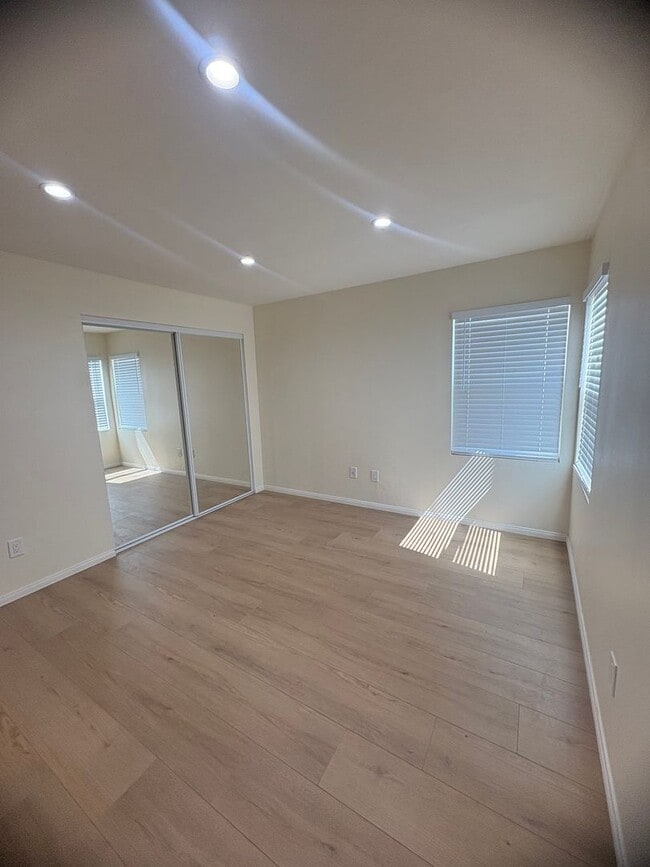 Building Photo - Oxnard - Single story, fully updated, two bedroom, one bath house!