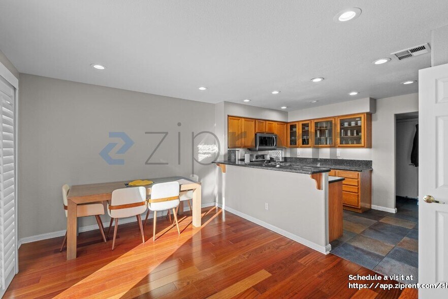 Building Photo - 1088 Vista Pointe Cir