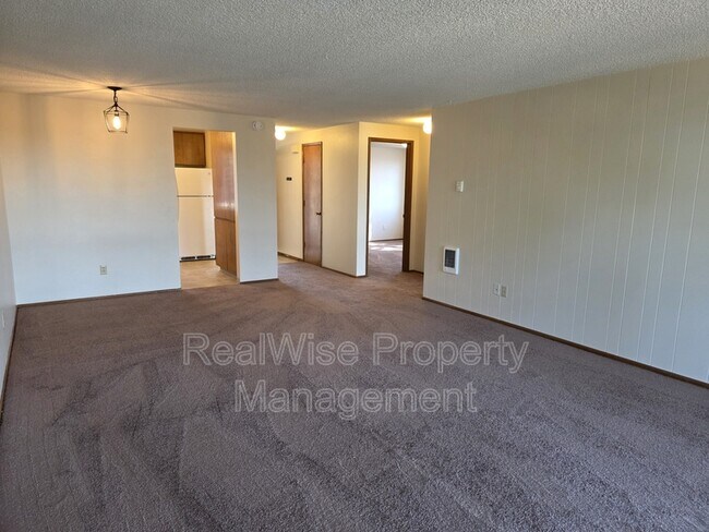 Building Photo - 2022 E 6th St